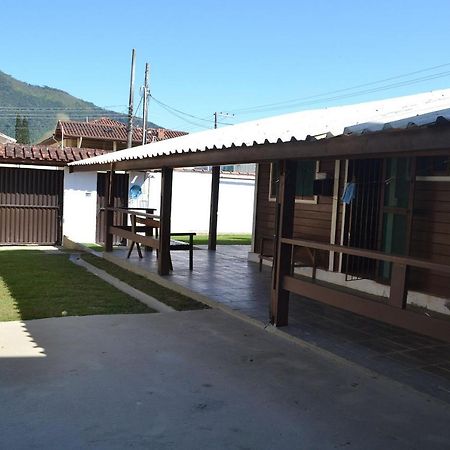 Maranduba Beach Chalet: Poolside Retreat with Sea Access Ubatuba Exterior photo